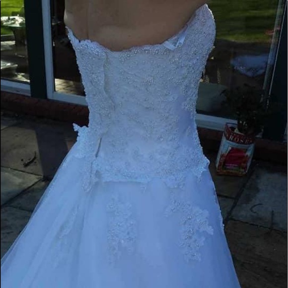 Wedding Dress - Picture 5 of 16